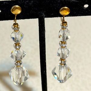 Beautiful gold tone 3 crystal drop screw back earrings (642)